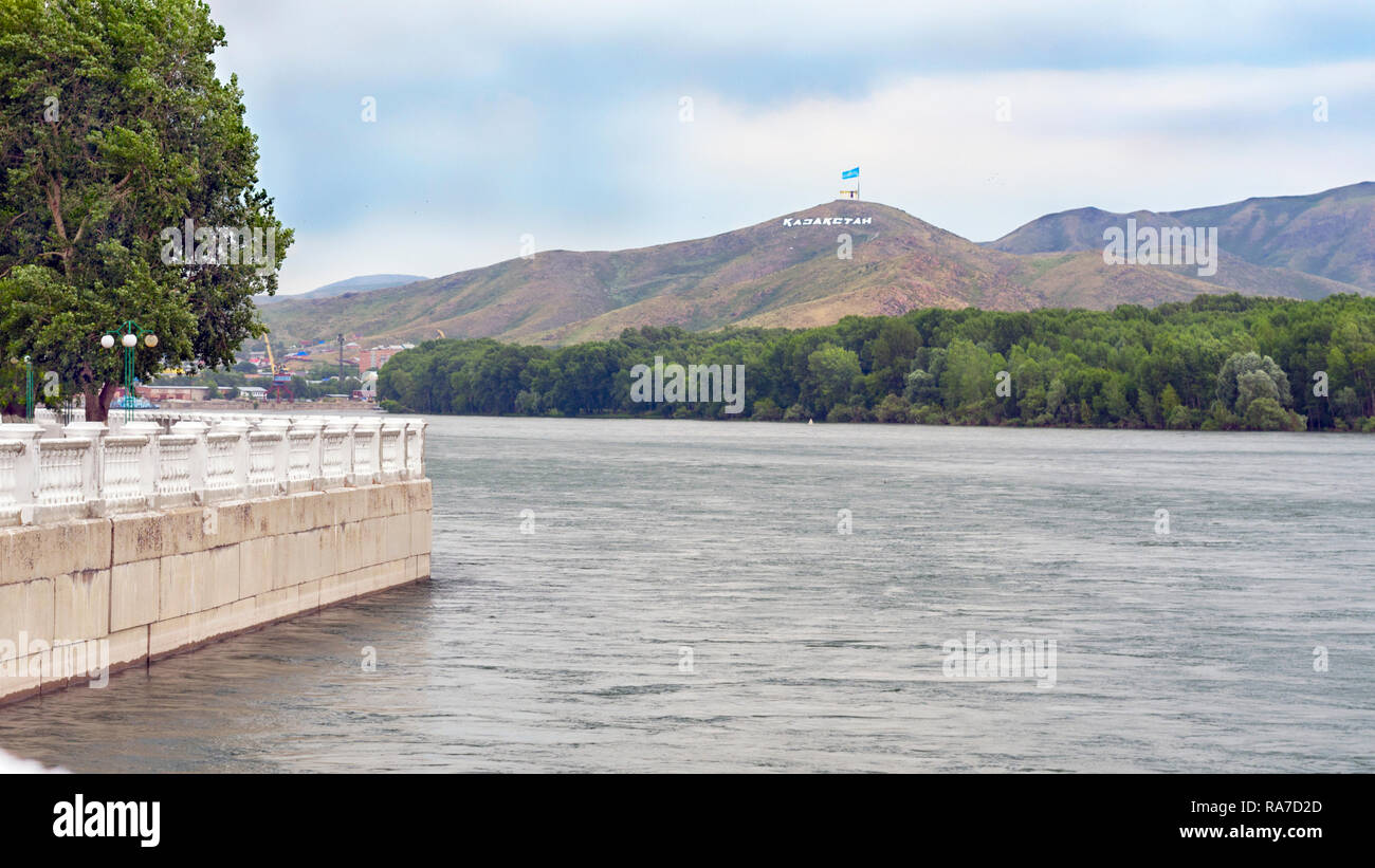Embankment mountain hi-res stock photography and images - Alamy