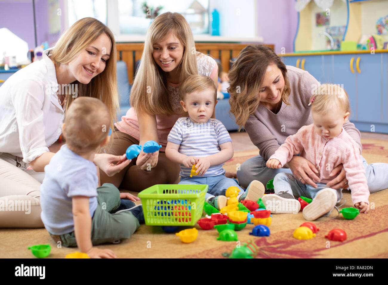 Group of mothers with babies toddlers at playgroup Stock Photo - Alamy