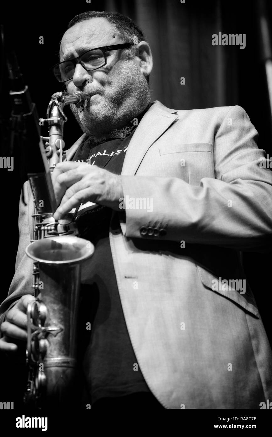 Gilad Atzmon soloing on alto saxophone with The Lowest Common Denominator, Scarborough Jazz Festival 2017 Stock Photo