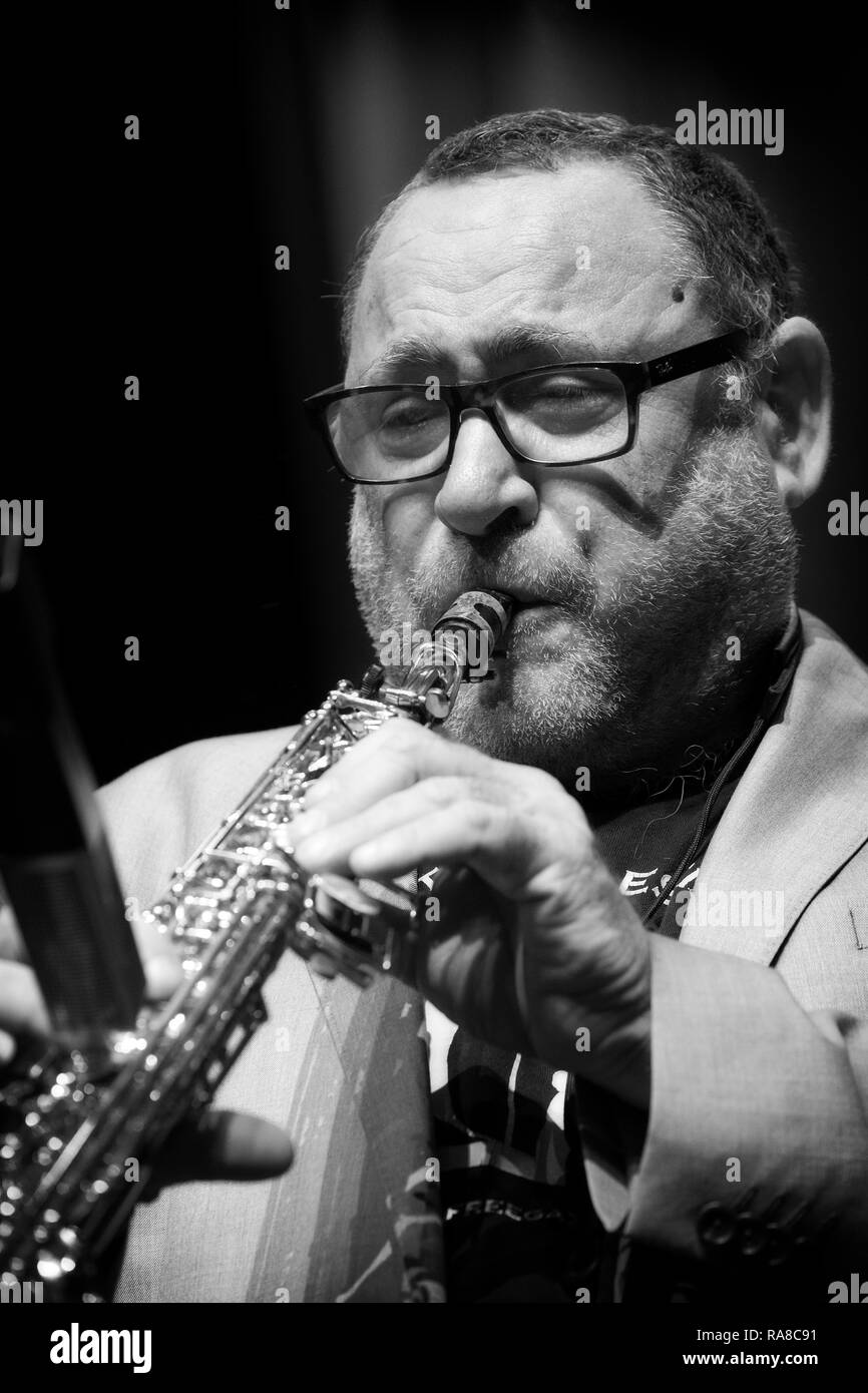 Gilad Atzmon soloing on soprano saxophone with The Lowest Common Denominator, Scarborough Jazz Festival 2017 Stock Photo
