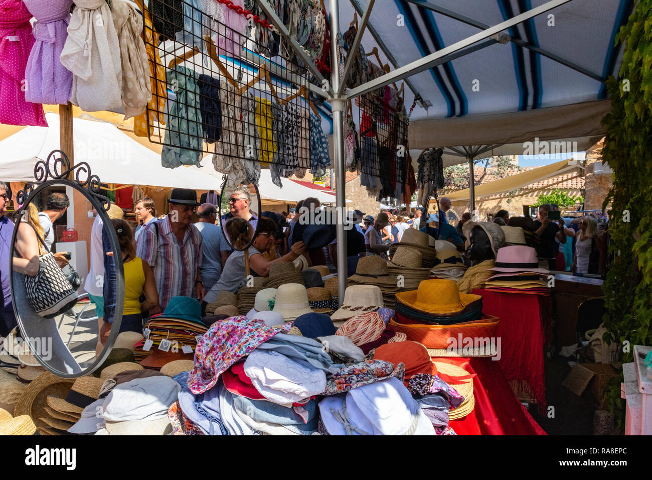 Hat and scarf stall hi-res stock photography and images - Alamy