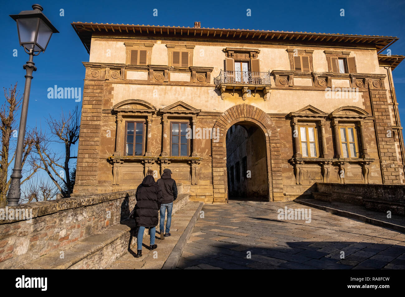 COLLE VAL D’ELSA, ITALY - DECEMBER 26, 2018: Palazzo Campana, the gateway to the oldest part of the town of Colle Val d'Elsa, Siena, Tuscany Stock Photo