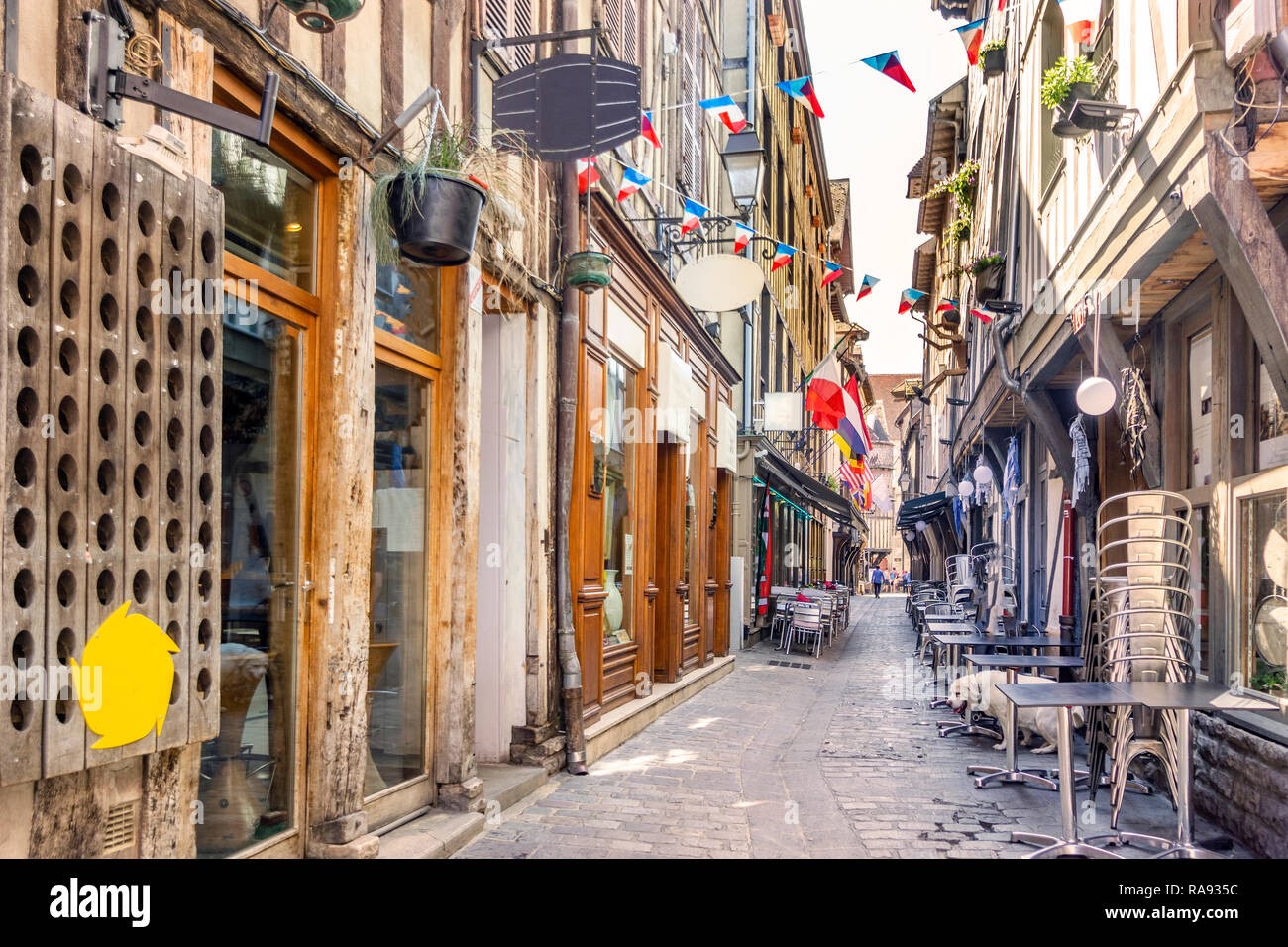 Narrow Street Of Troyes Capital City Of Champagne France Stock Photo Alamy Narrow Street Of Troyes Capital City Of Champagne France Stock Photo Alamy