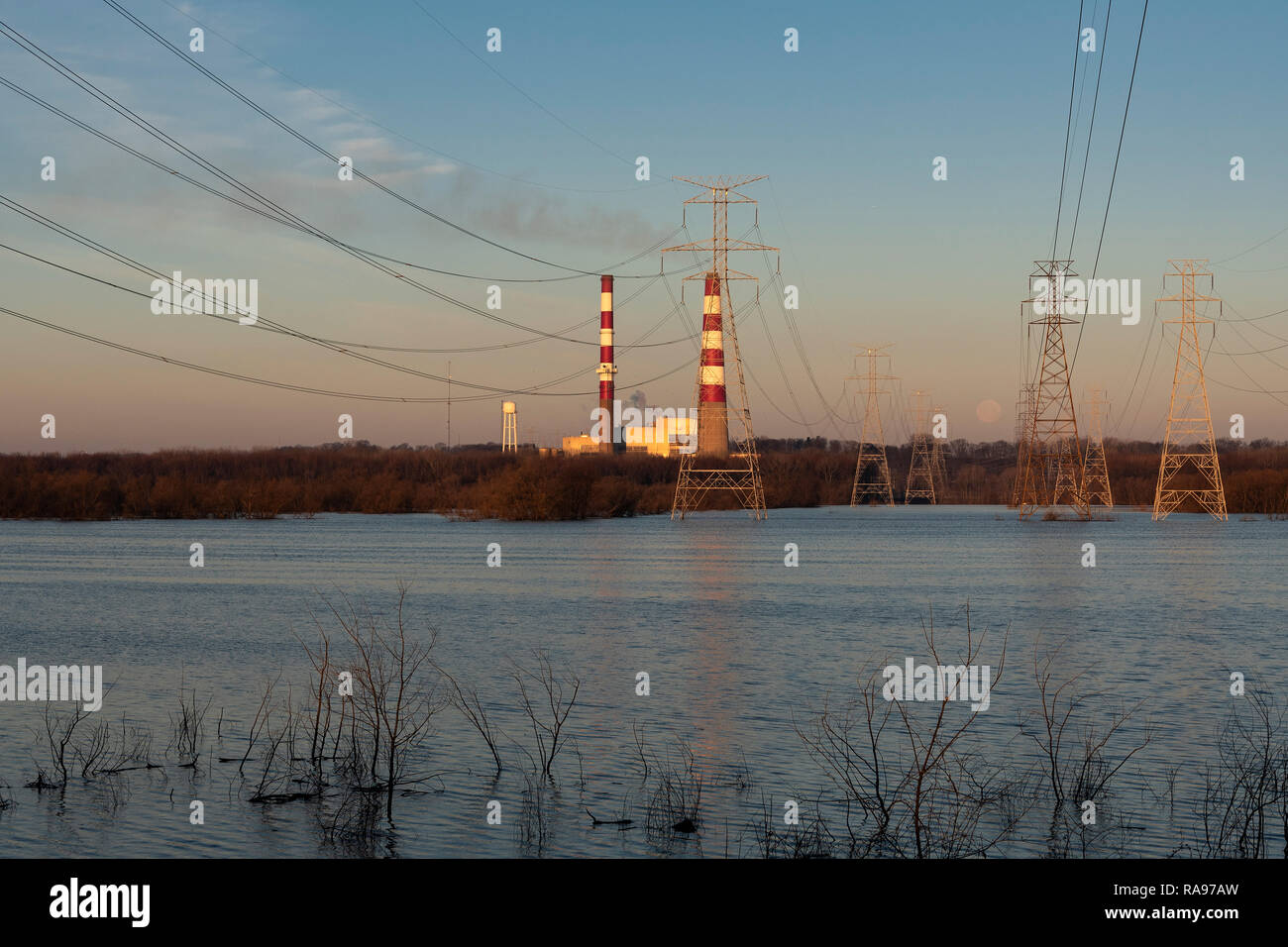 Fossil fuel power plant in Illinois Stock Photo Alamy