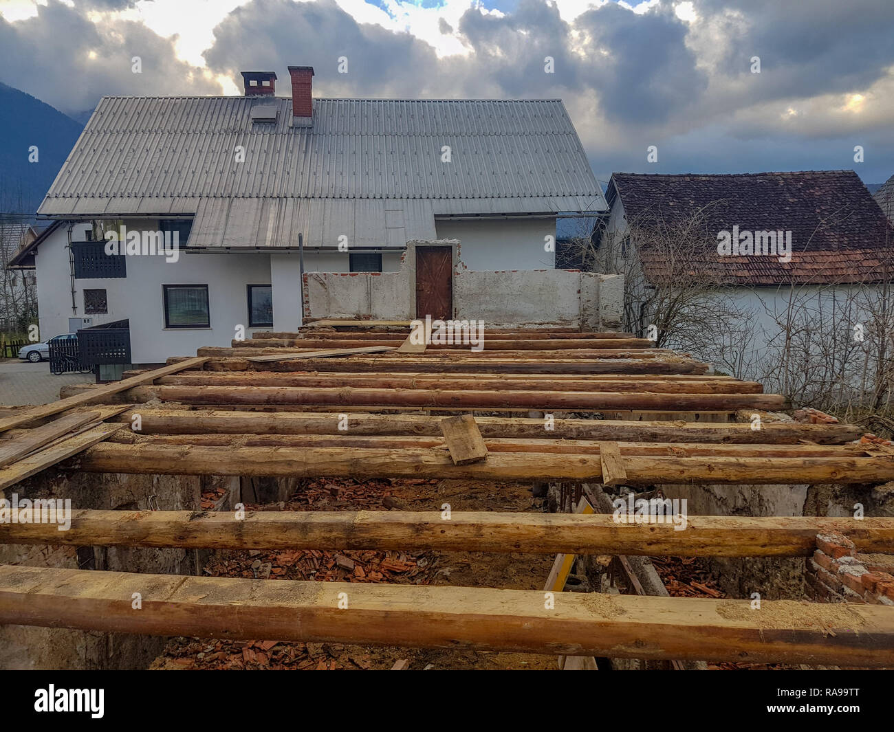 Half timber beams hi-res stock photography and images - Alamy