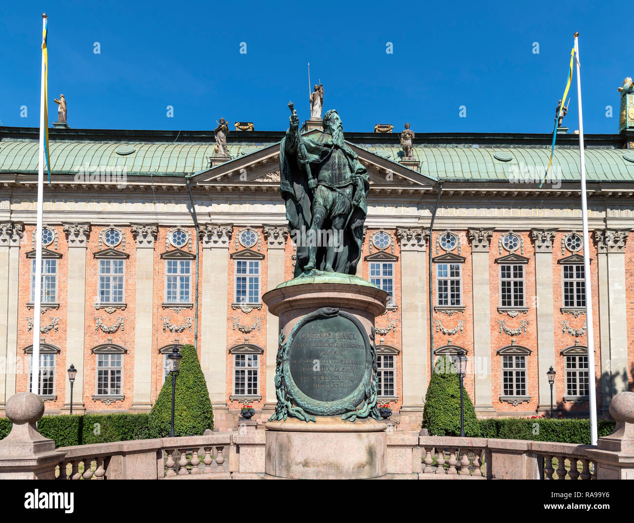 Statue of Gustaf Eriksson Vasa in front of the House of Nobility (Riddarhuset), Gamla Stan, Stockholm, Sweden Stock Photo