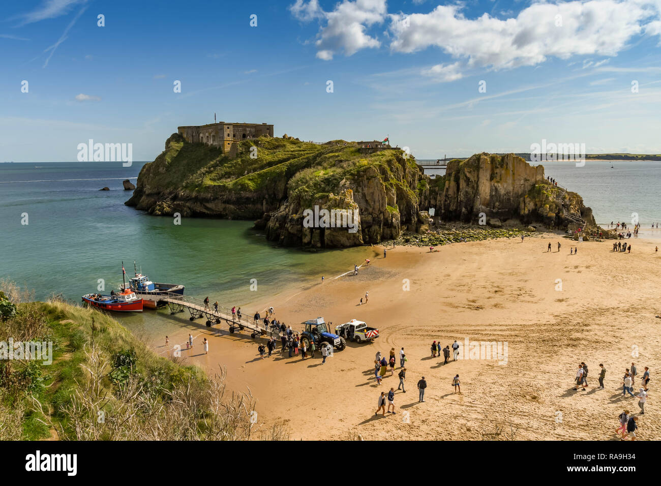 TENBY, PEMBROKESHIRE, WALES - AUGUST 2018: Wide angle view of Castle Beach and St Catherine's Island in Tenby, West Wales at low tide. Visitors are ge Stock Photo