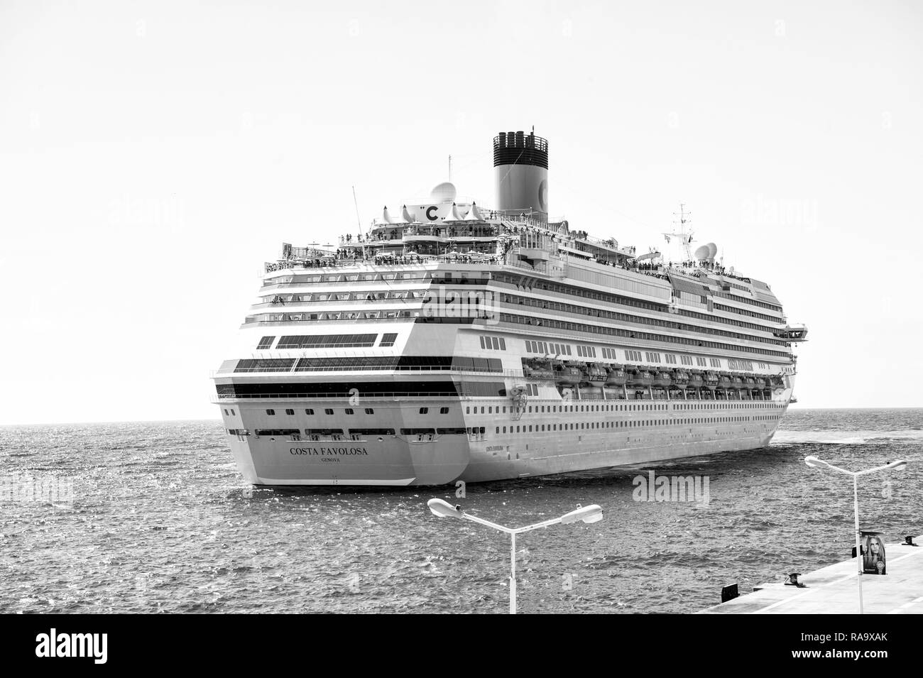 Recreation caribbean bahamas cruise Black and White Stock Photos ...