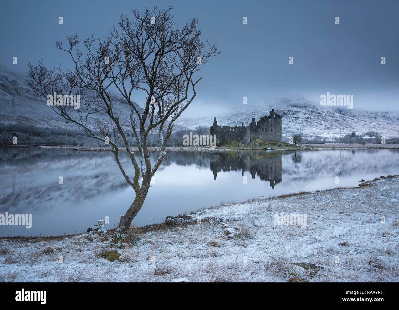 Loch Awe & Kilchurn Castle in winter morning, Scotland Stock Photo
