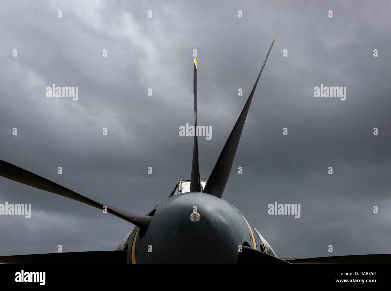 Airplane propeller airplane nose cone hires stock photography and images Alamy