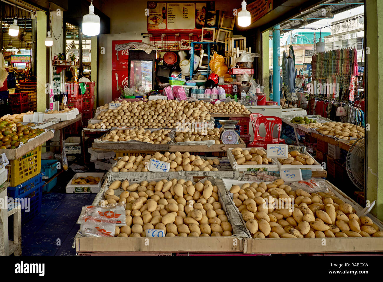 Mangoes for sale at a Thailand market stall Stock Photo Alamy