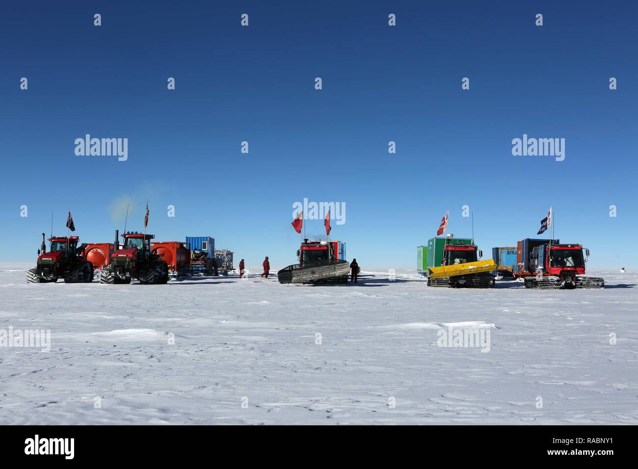 (190103) -- ANTARCTICA, Jan. 3, 2019 (Xinhua) -- China's 35th Antarctic expedition team camps at a site about 1,100 km away from China's Zhongshan Station, Jan. 2, 2019. The expedition team Wednesday entered the area of the Dome Argus (Dome A), the peak of Antarctica's inland icecap. (Xinhua/Liu Shiping) Stock Photo