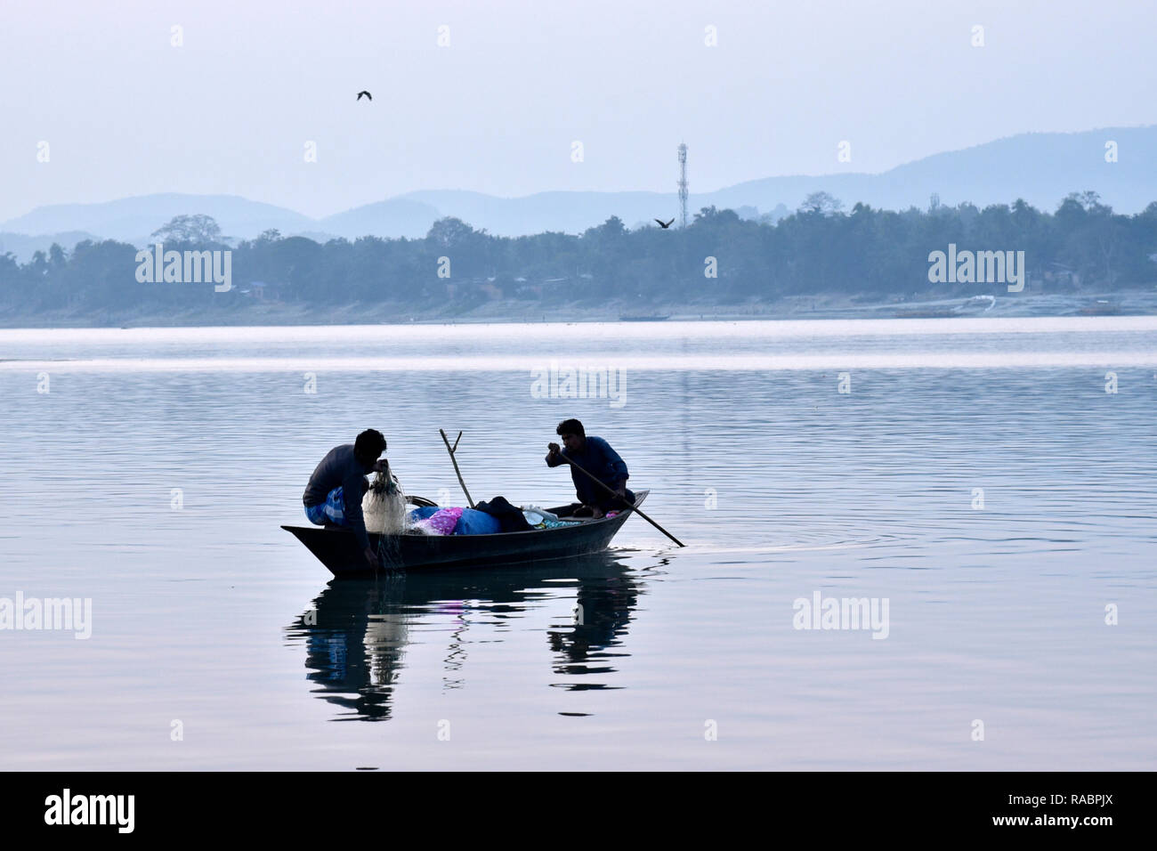 Assam, India. 3rd January, 2019. Indian fishermen lay his fishing net at the Brahmaputra River during sunset in Guwahati on Thursday, January 3, 2019. PHOTO: DAVID TALUKDAR. Credit: David Talukdar/Alamy Live News Stock Photo