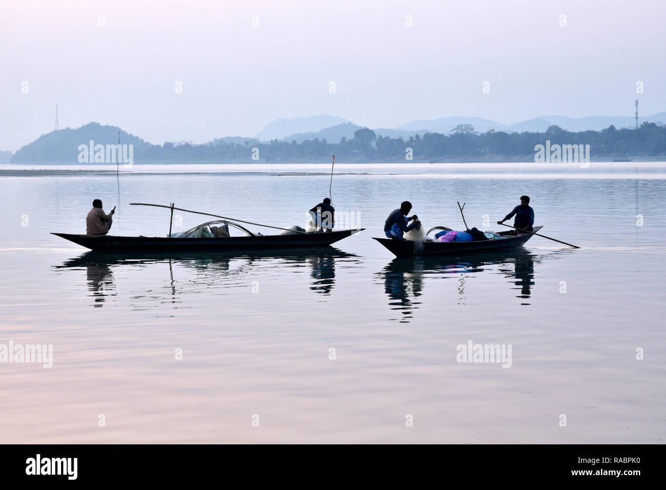 Assam, India. 3rd January, 2019. Indian fishermen lay his fishing net at the Brahmaputra River during sunset in Guwahati on Thursday, January 3, 2019. PHOTO: DAVID TALUKDAR. Credit: David Talukdar/Alamy Live News Stock Photo