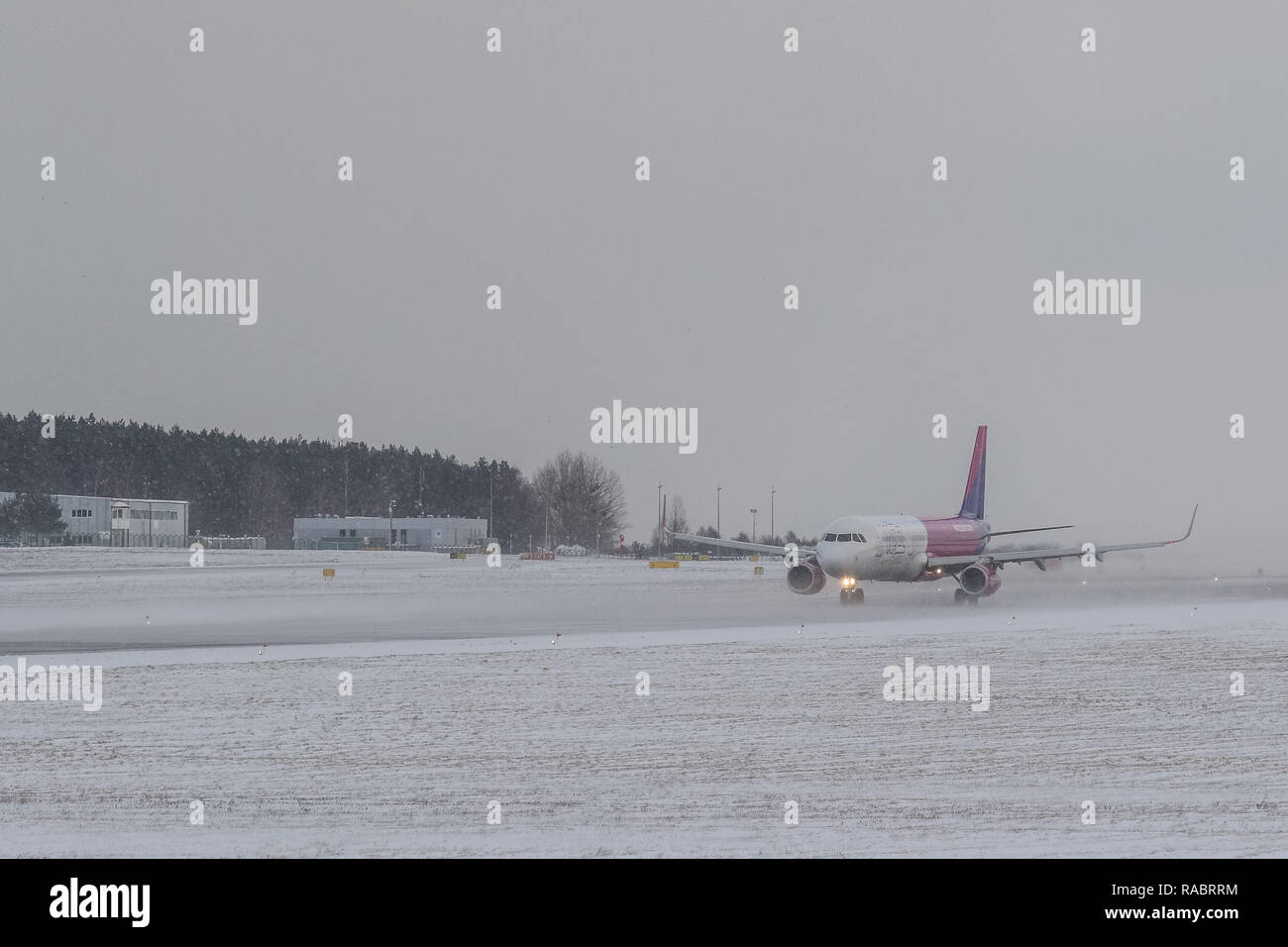 Gdansk, Poland 3rd. January 2019 HA-LXM Wizz Air Airbus A321-231 taking-off  during the snowfall at Gdansk Lech Walesa airport is seen © Max Ardulf /  Alamy Live News Stock Photo - Alamy