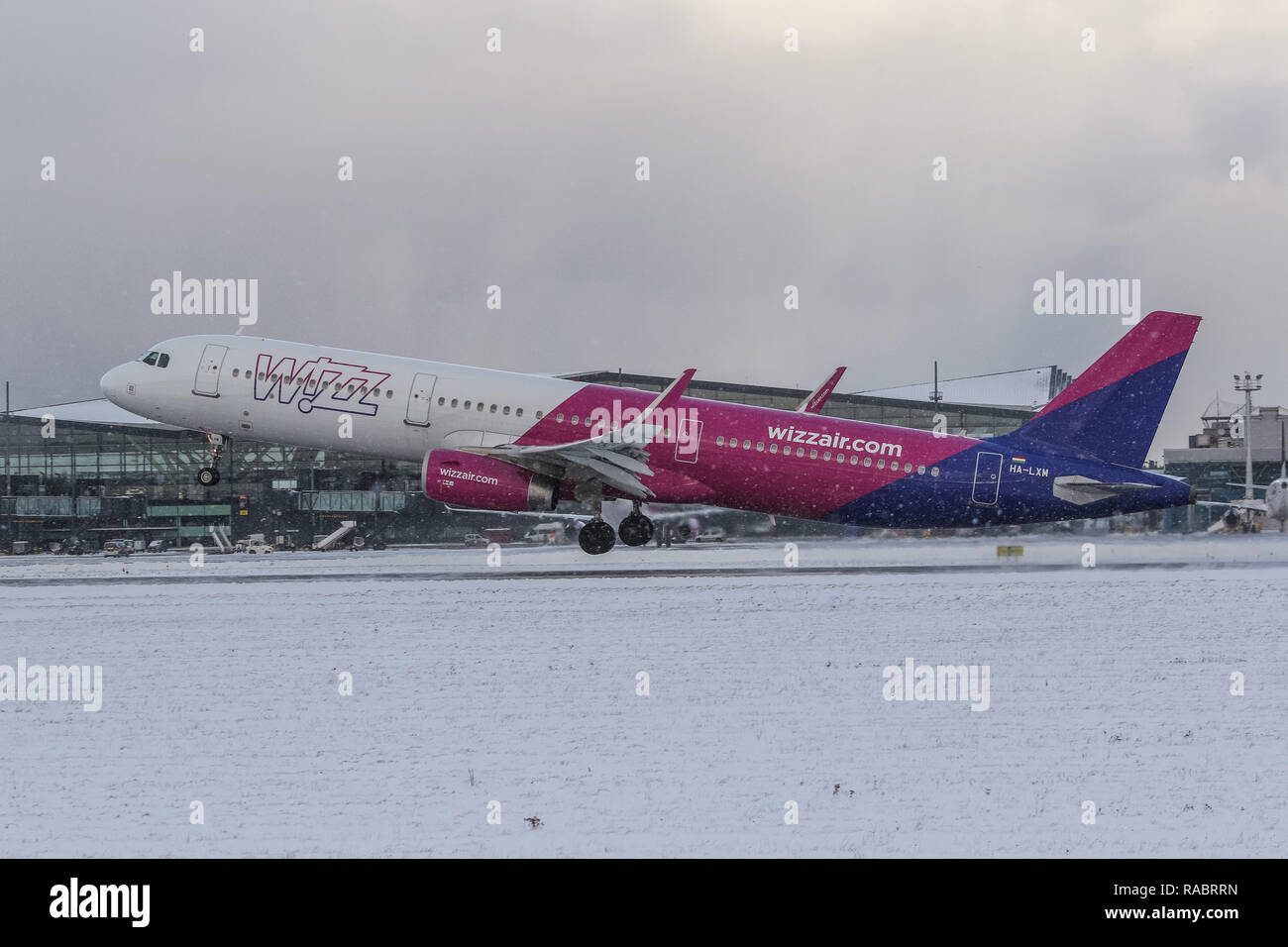 Gdansk, Poland 3rd. January 2019 HA-LXM Wizz Air Airbus A321-231 taking-off  during the snowfall at Gdansk Lech Walesa airport is seen © Max Ardulf /  Alamy Live News Stock Photo - Alamy