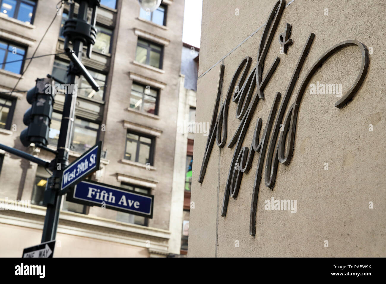 Lord & Taylor closes Manhattan store for good