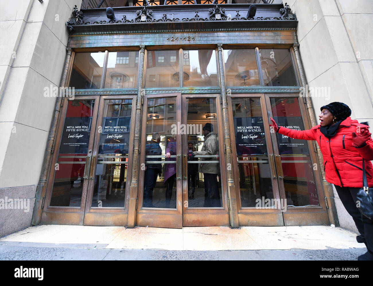 New York Usa 2nd Jan 2019 A Woman Closes A Door Of Lord