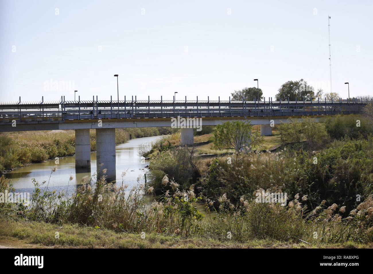 A Bridge Over The Rio Grande River Leads Into Matamoros Mexico From Brownsville Texas On January 13 18 13th Jan 18 Credit David Ryder Zuma Wire Alamy Live News Stock Photo Alamy
