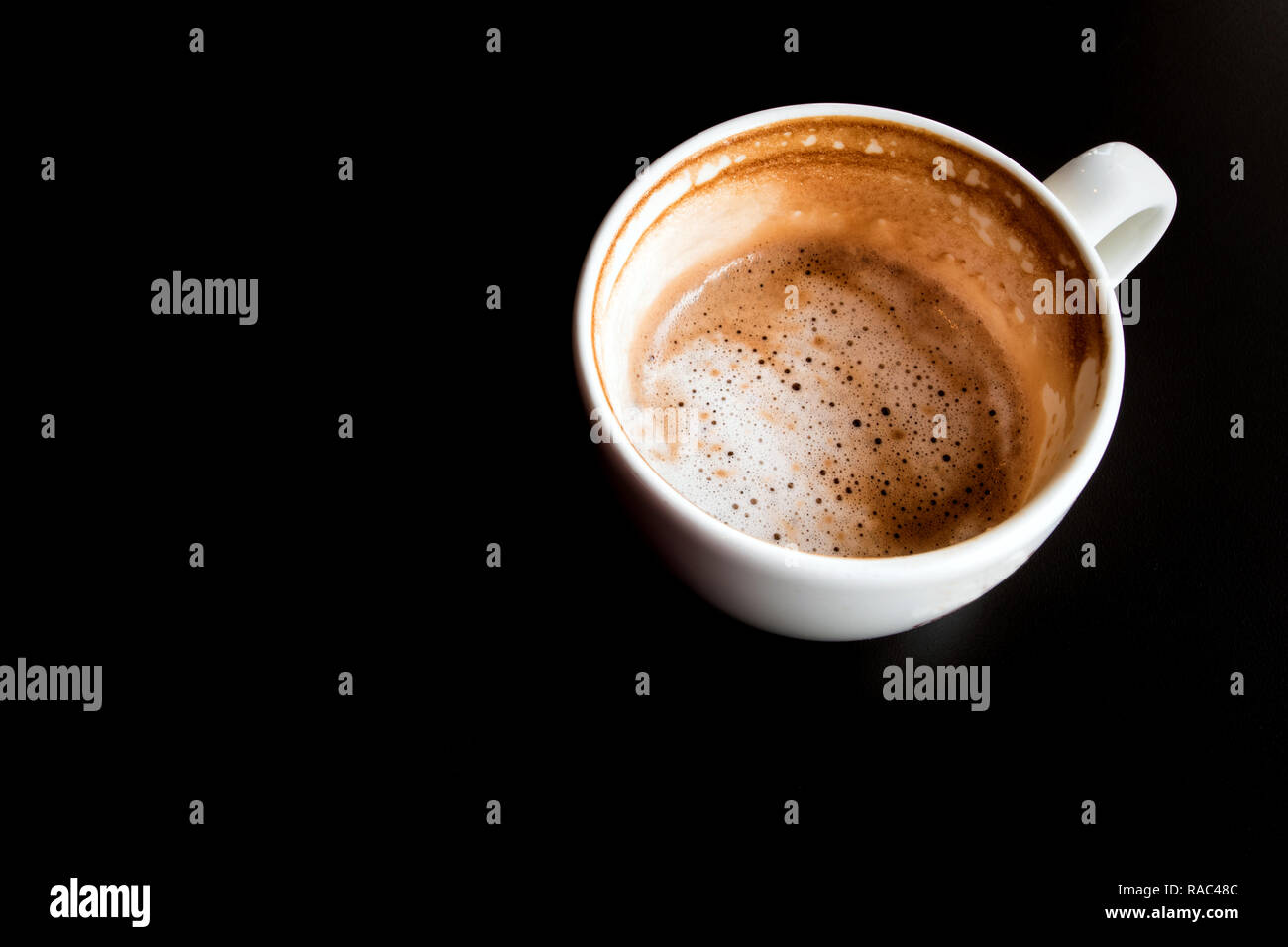 The Stain Of Hot Milk Coffee And Soft Froth Inside The White Ceramic Cup Half A Cup Of Coffee Stock Photo Alamy The Stain Of Hot Milk Coffee And Soft Froth Inside The White Ceramic Cup Half A Cup Of Coffee Stock Photo Alamy