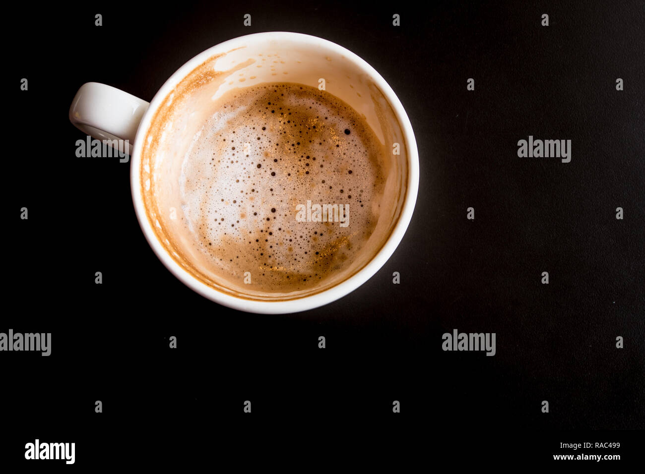 The Stain Of Hot Milk Coffee And Soft Froth Inside The White Ceramic Cup Half A Cup Of Coffee Stock Photo Alamy The Stain Of Hot Milk Coffee And Soft Froth Inside The White Ceramic Cup Half A Cup Of Coffee Stock Photo Alamy