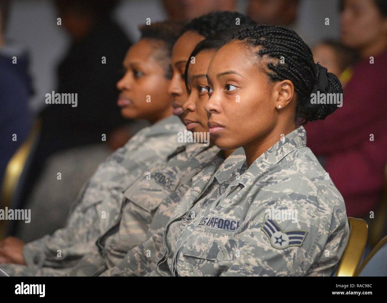 airmen-watch-the-story-of-a-dream-a-play-chronicling-african