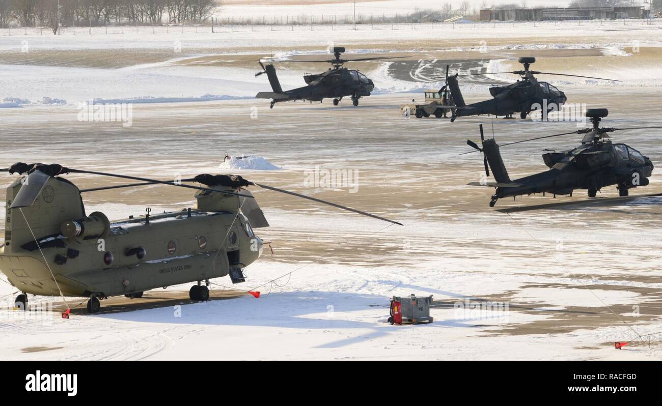 U s army apache helicopters hi-res stock photography and images - Alamy