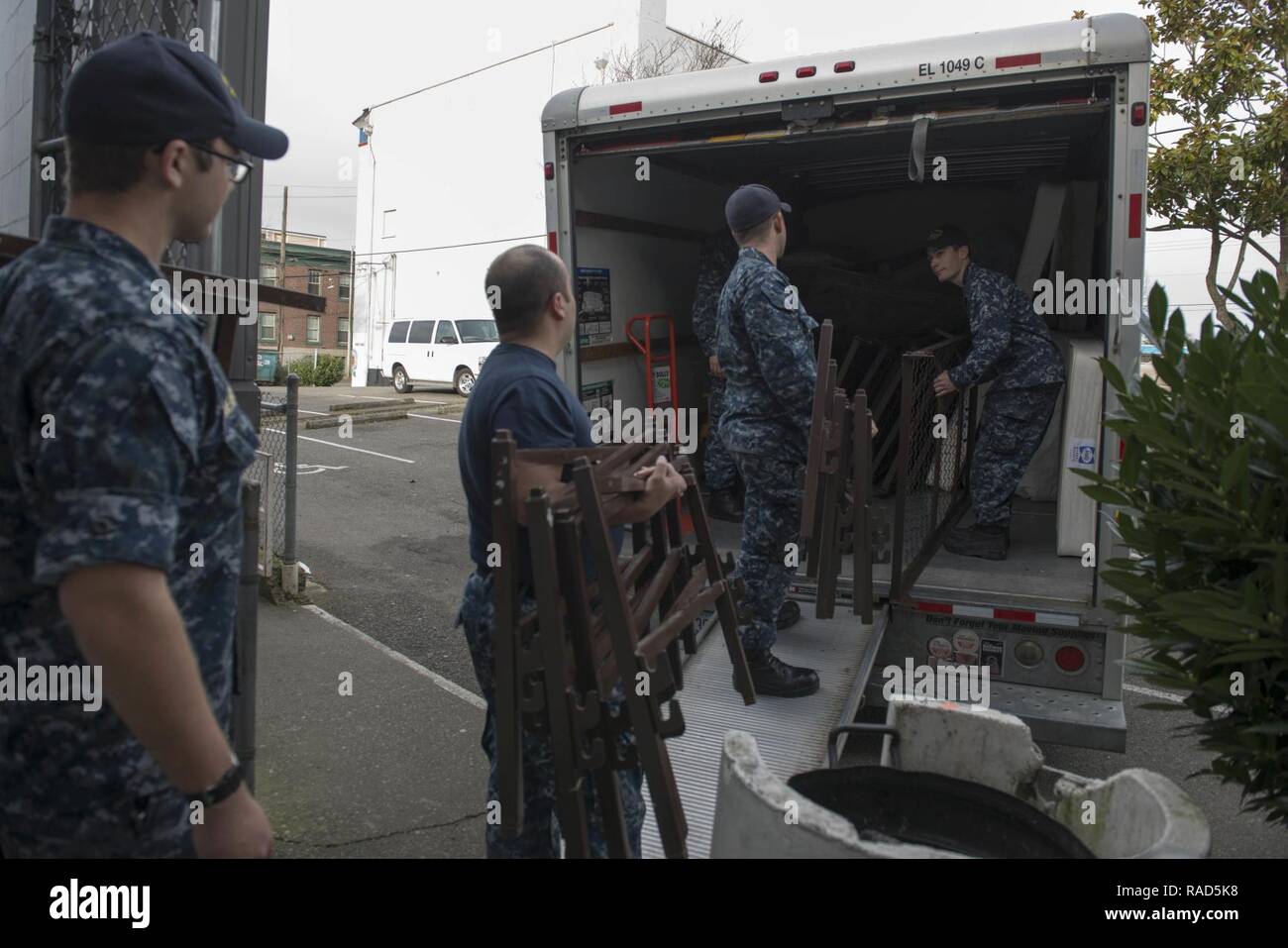 OLYMPIA, Wash. (Jan. 28, 2017) Sailors assigned to the Los Angeles