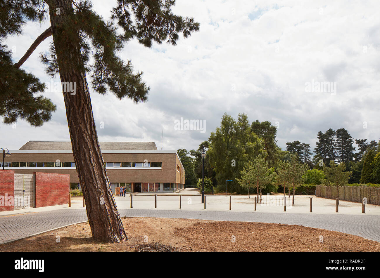 Approach to Enterprise Centre's main entrance. The Enterprise Centre UEA, Norwich, United Kingdom. Architect: Architype Limited, 2015. Stock Photo