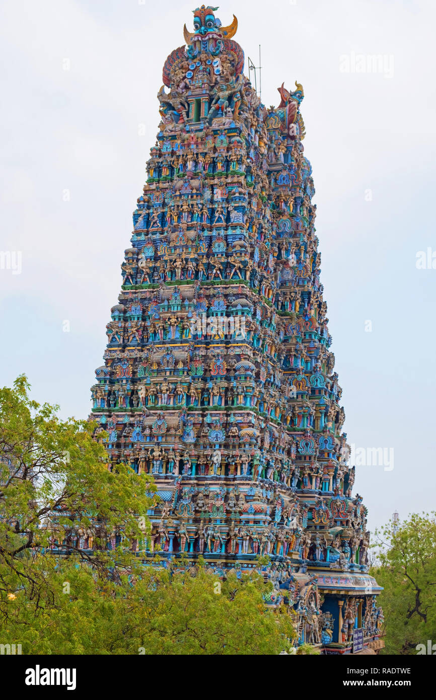 The western Gopuram, or entrance gateway, to the Meenakshi temple complex covering 45 acres in the heart of Madurai, India Stock Photo