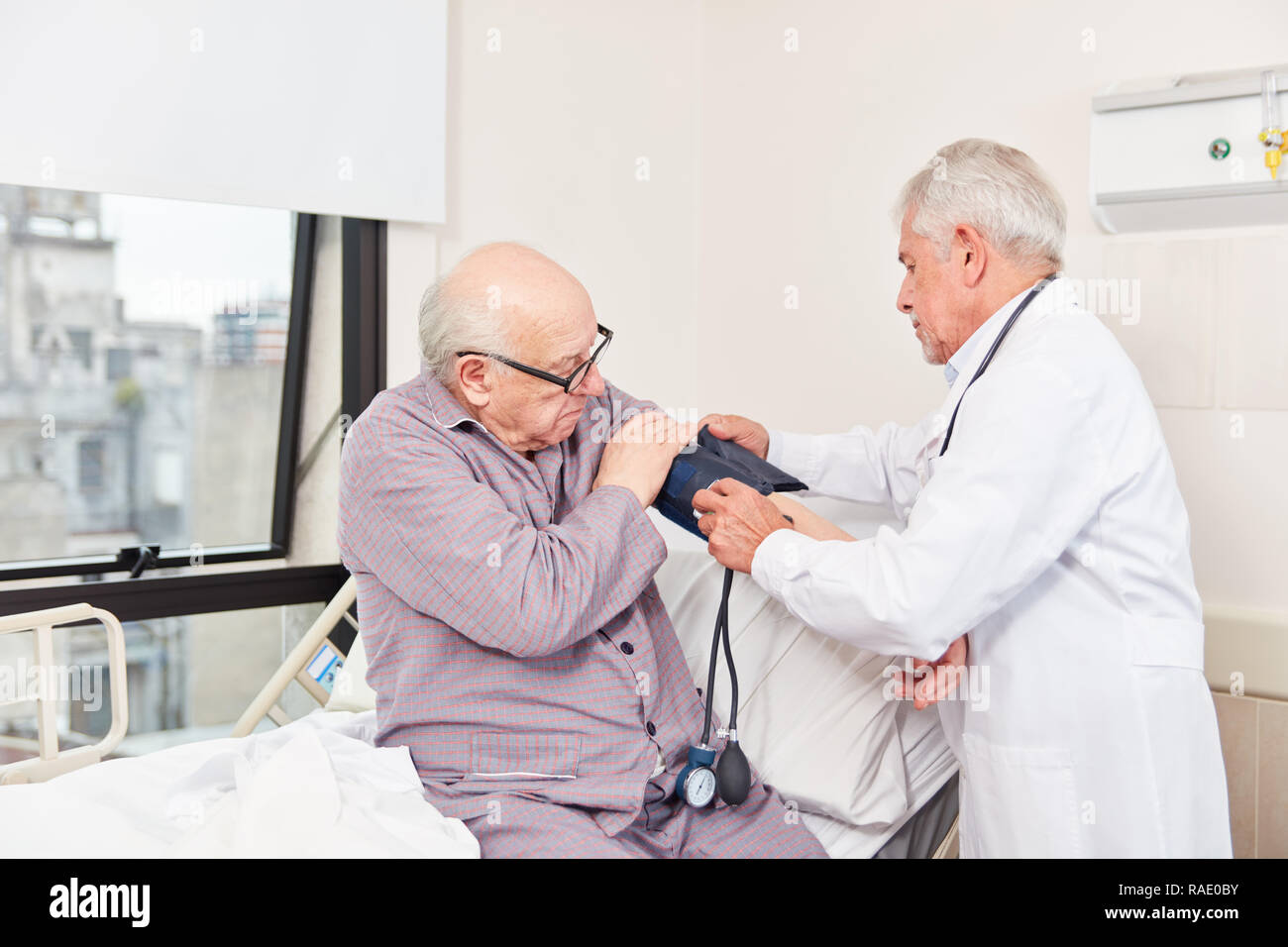 Blood pressure monitor man hi-res stock photography and images - Alamy