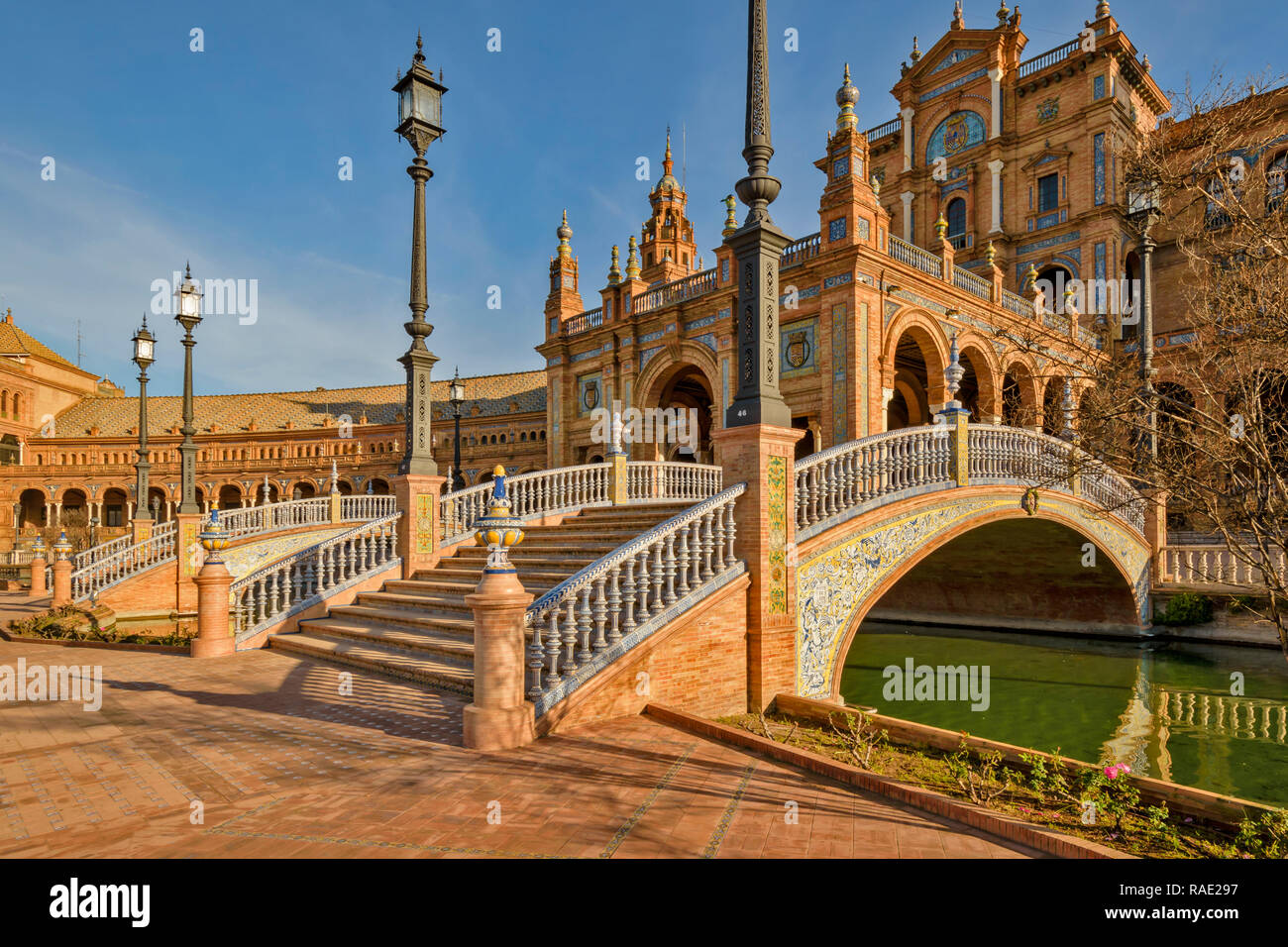 https www alamy com palacio espanol in the parque de maria luisa seville spain blue and white tiled bridges and ornate lamp posts image230190499 html