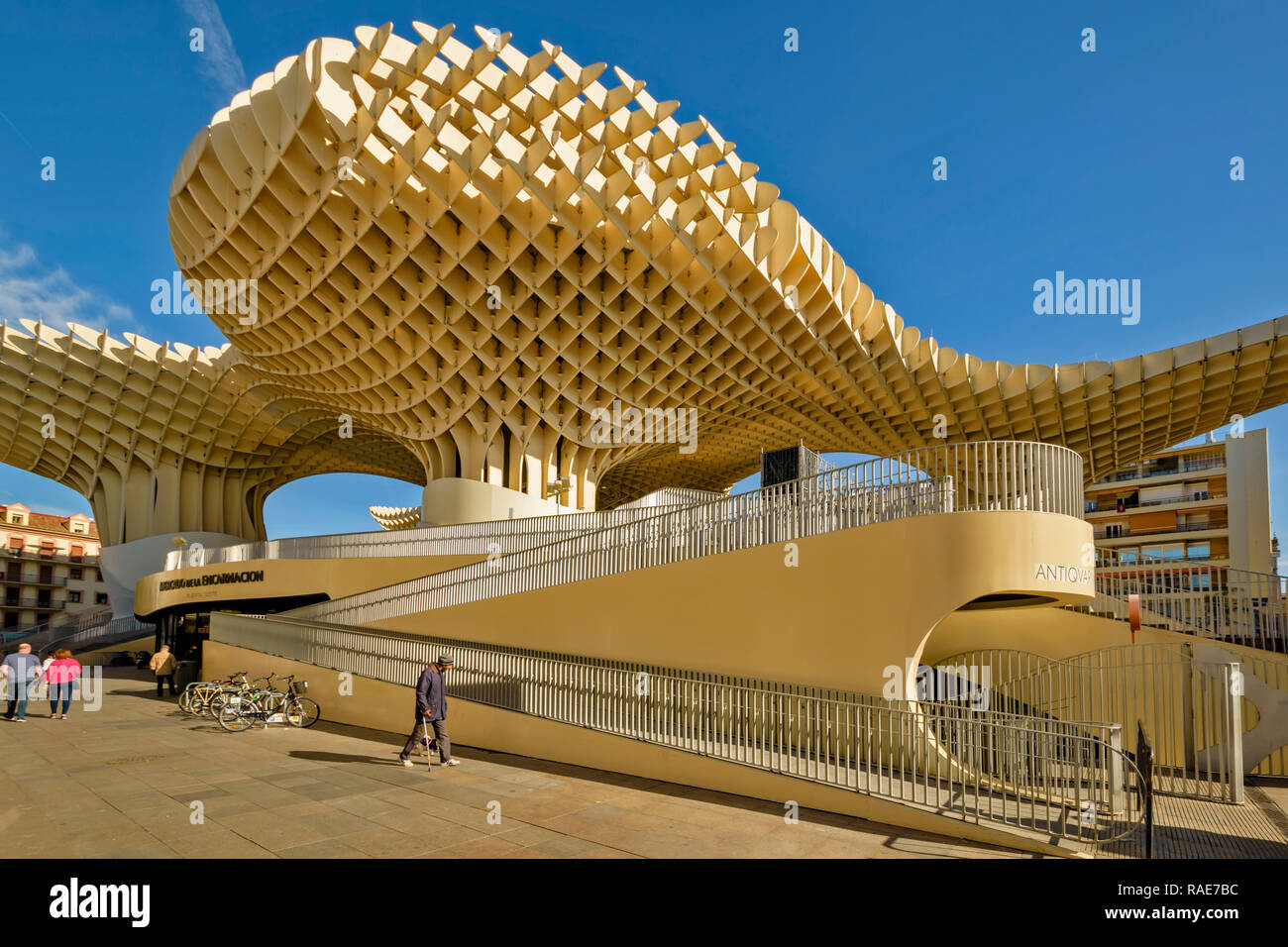 METROPOL PARASOL ENCARNACION SQUARE  SEVILLE SPAIN EARLY MORNING THE ROOF STRUCTURE AND RAMPS Stock Photo