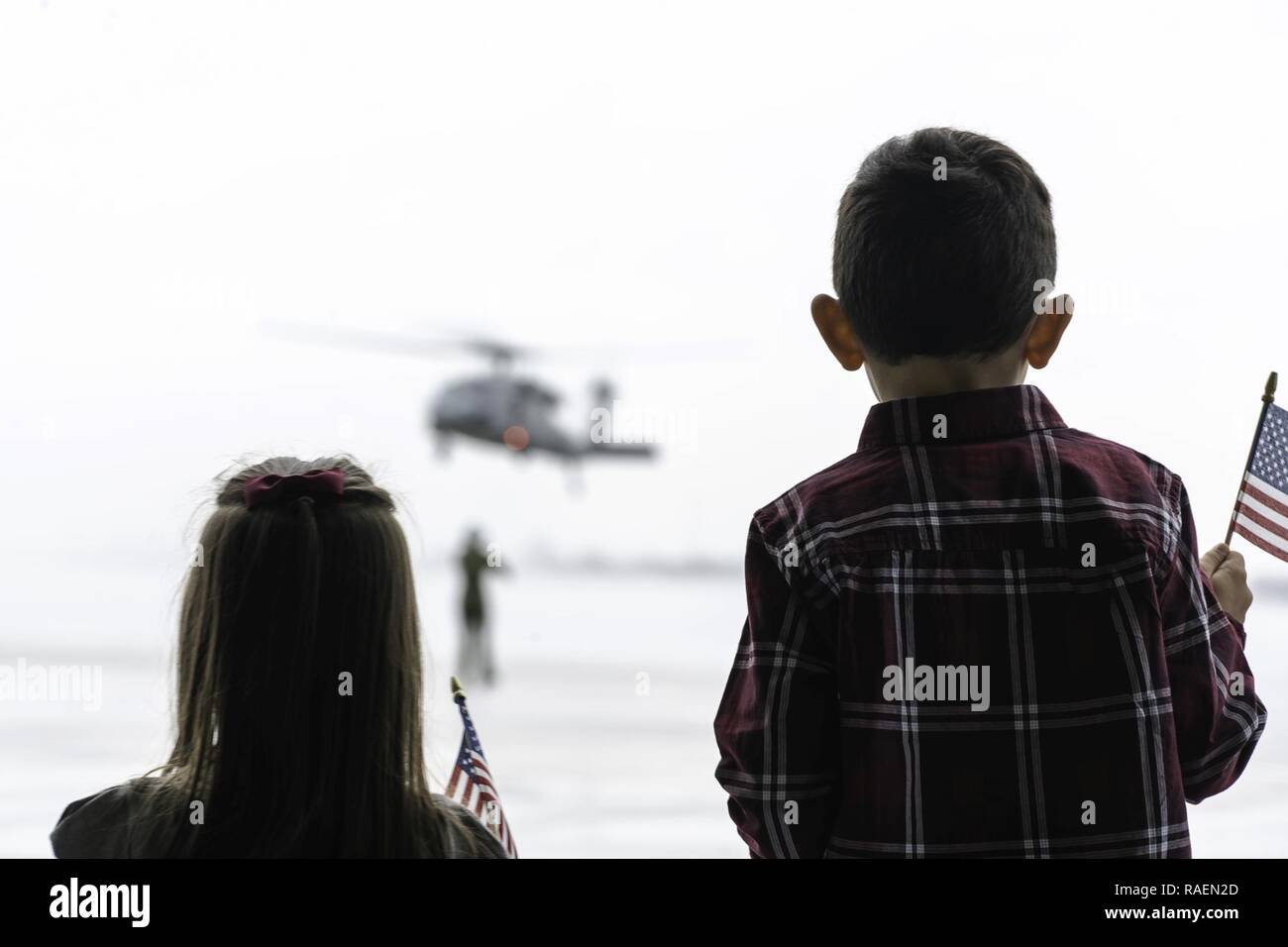 Norfolk Va Dec 15 2018 Children Wait For Sailors -
