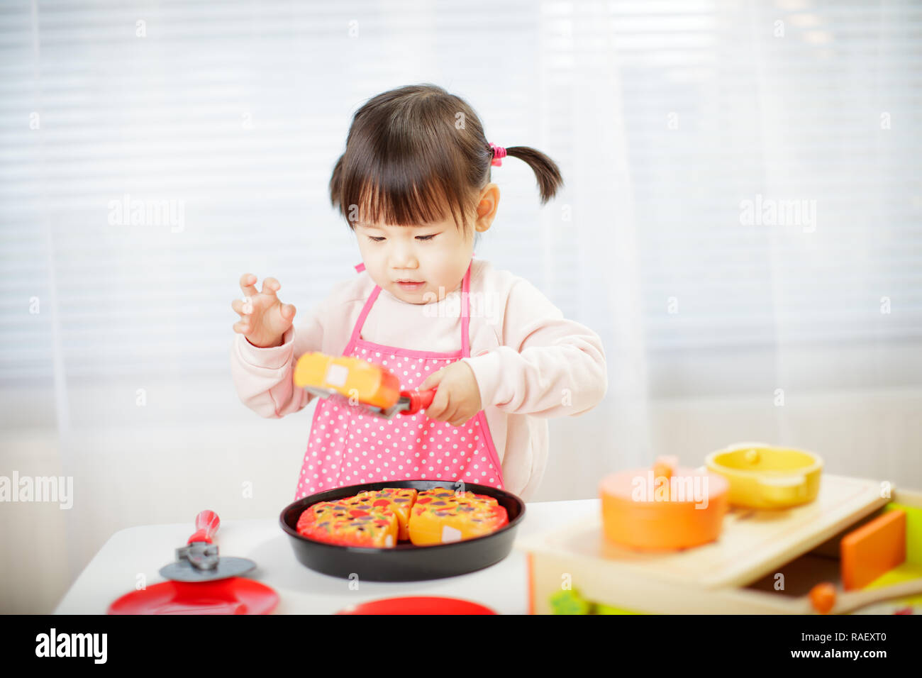 toddler girl pretend play