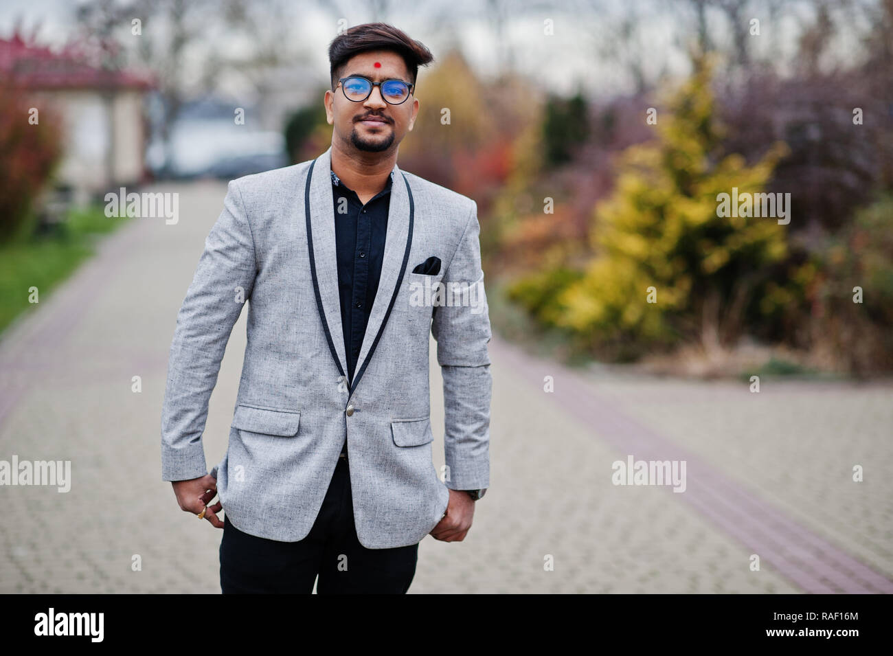Indian model bindi hi-res stock photography and images - Alamy