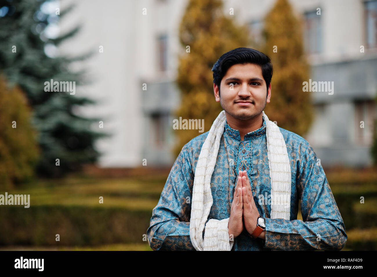 How to wear indian shop scarf male