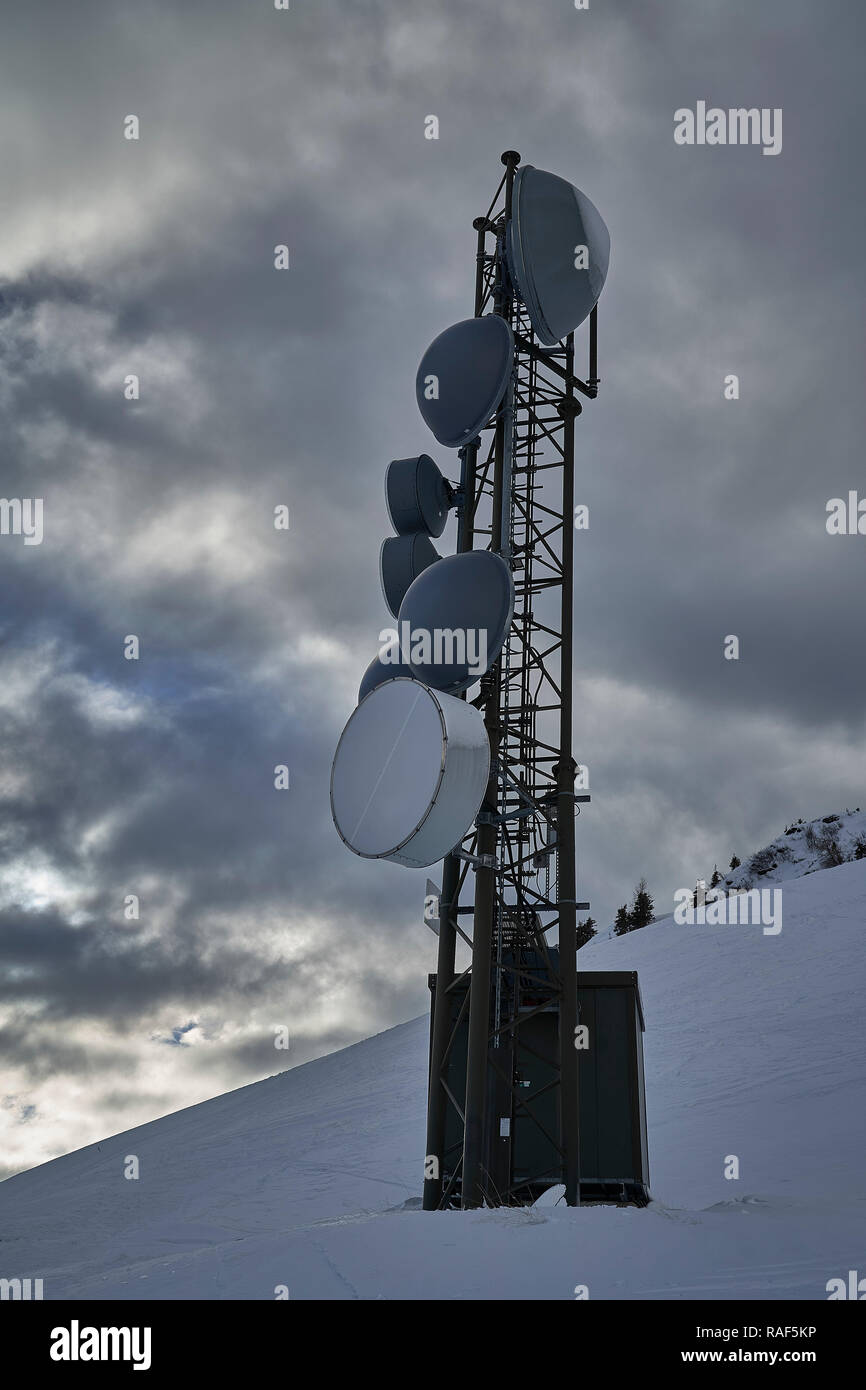 Microwave communication dishes hi-res stock photography and images - Alamy