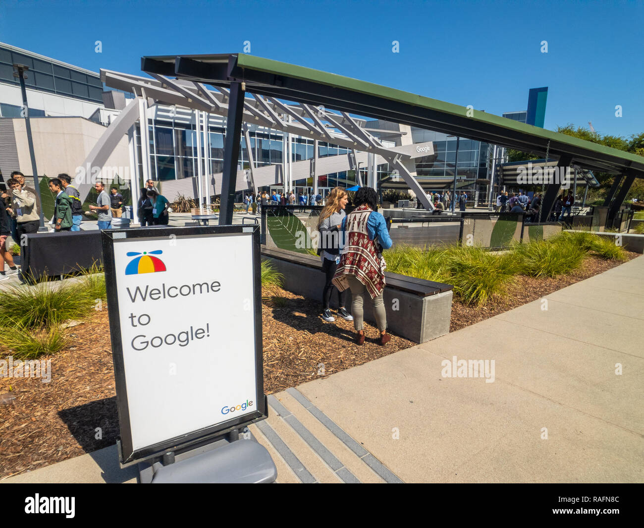 Google headquarter mountain view hi-res stock photography and images ...