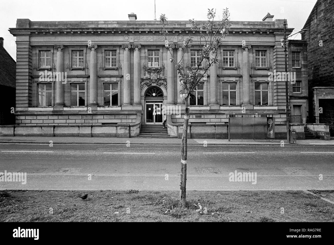 Clydebank Library. One of the few good looking buildings in Clydebank. It was badly damaged in the Clydebank Blitz, but was rebuilt. Dumbarton Road 1979 Stock Photo