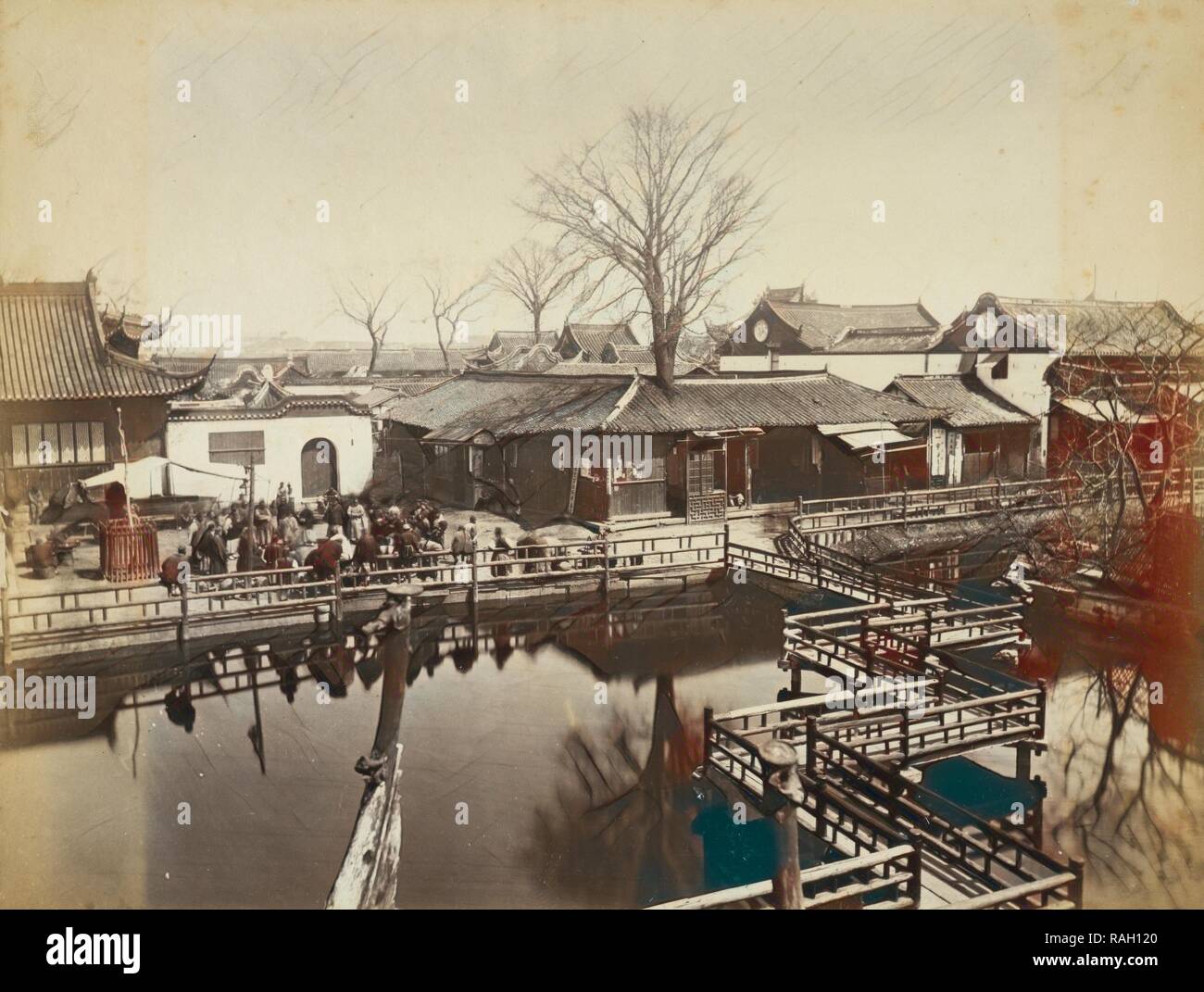 Shanghai, Listening to the storyteller at the tea pavilion near the City God Temple, Shanghai, Views of 19th-century reimagined Stock Photo