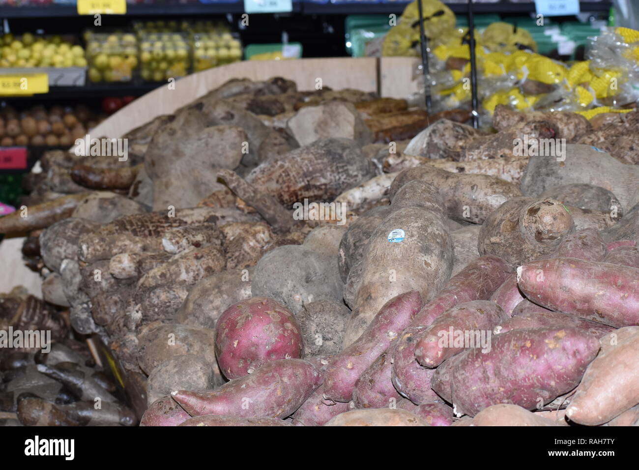 Food potatoes yams store hires stock photography and images Alamy