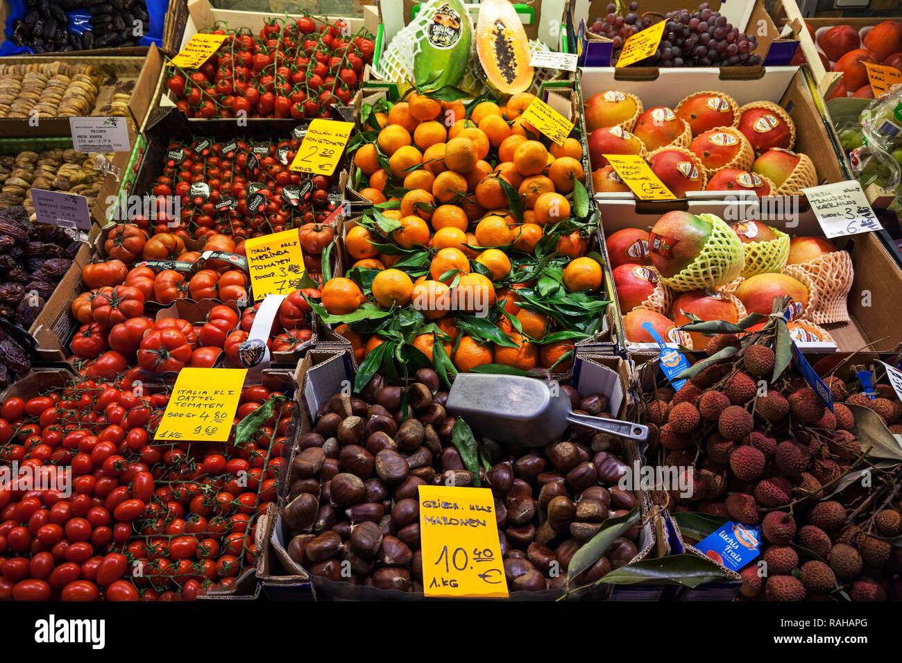 Sales stand, various fruit and vegetables, Stuttgart market hall, Stuttgart, Baden-Württemberg, Germany Stock Photo