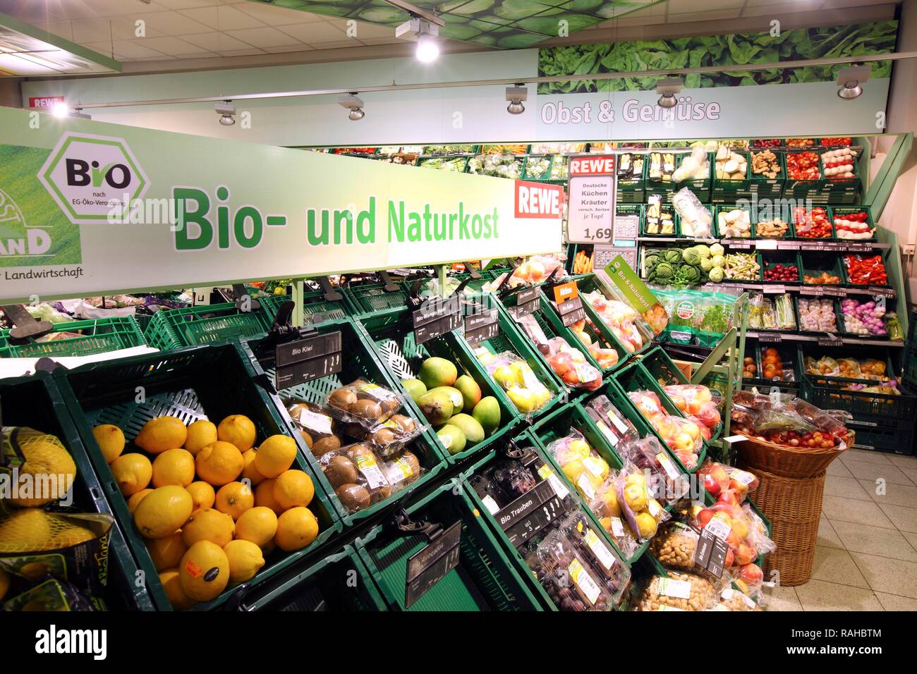 Produce Department High Resolution Stock Photography and Images Alamy