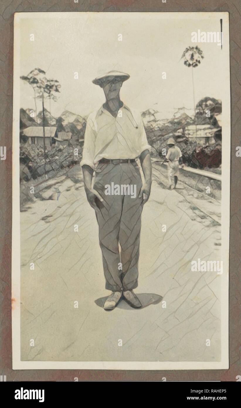 Man with pith helmet hi-res stock photography and images - Alamy
