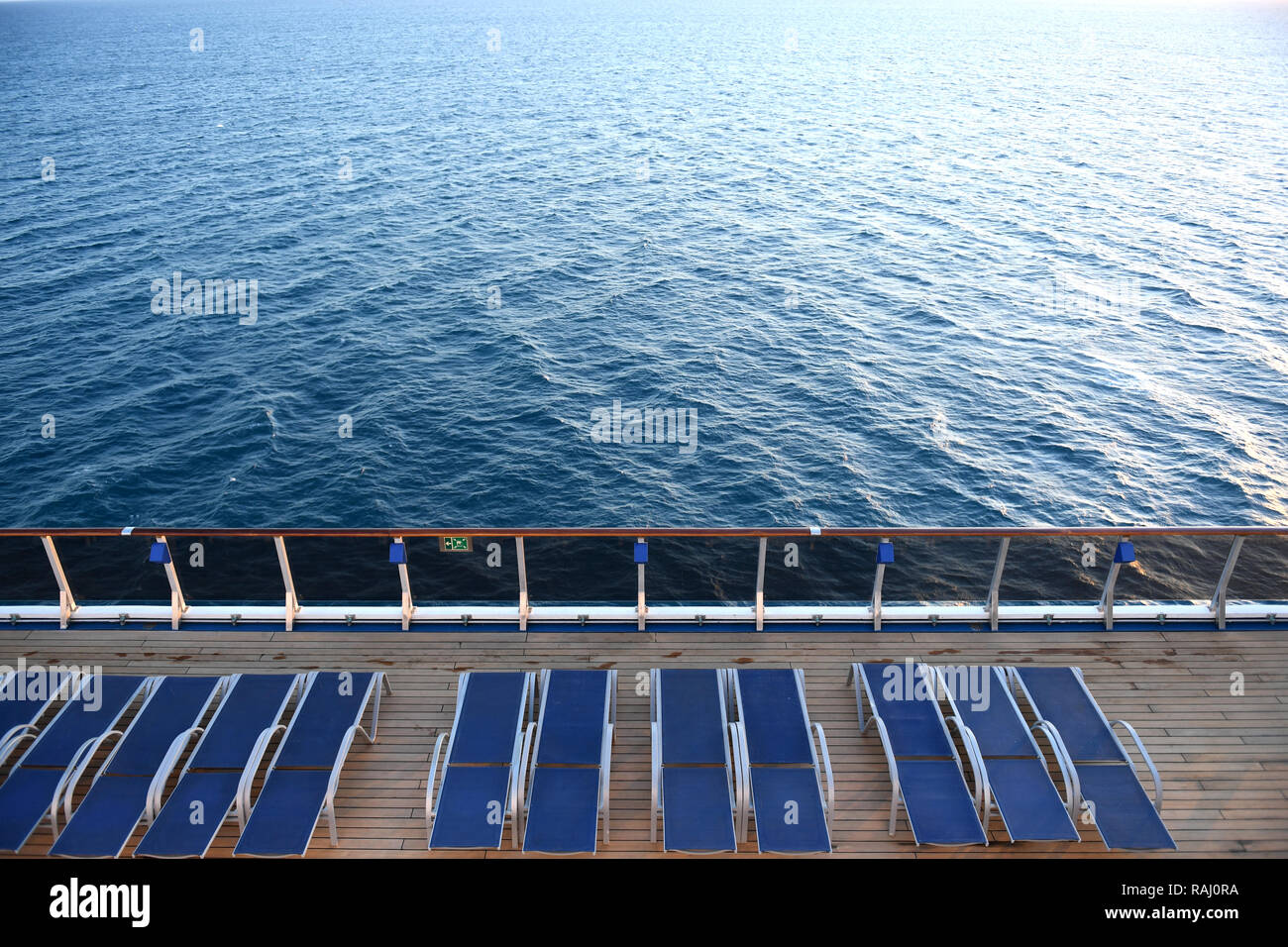 Promenade deck chairs ship hi-res stock photography and images - Alamy