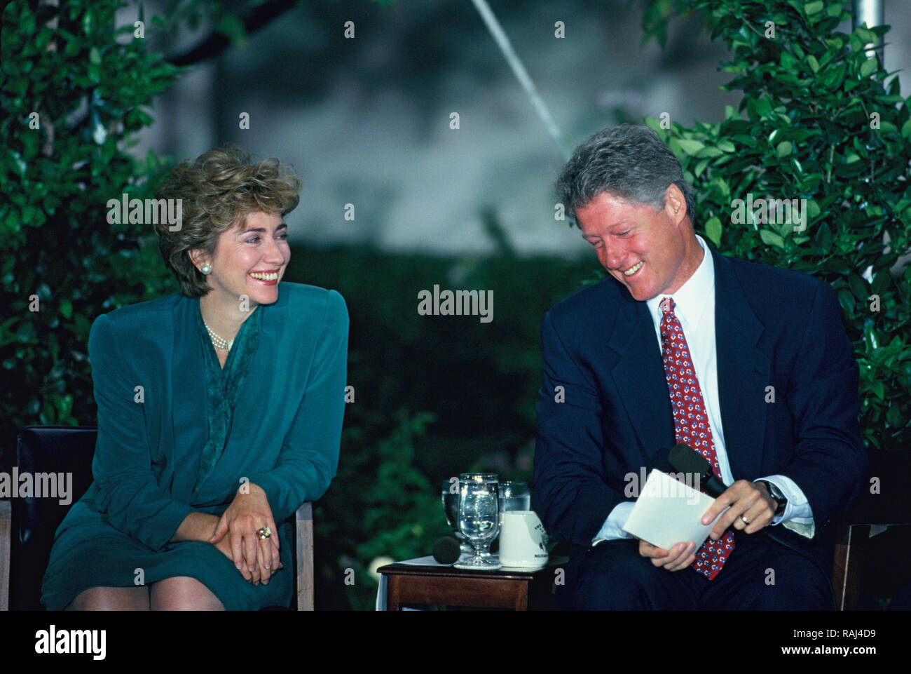 Bill And Hillary Clinton Happy At An Event At The White House Photo By Dennis Brack Stock Photo Alamy