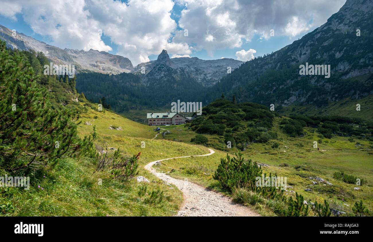 Hiking Trail To The Karlingerhaus Mountain Hut Schottmalhorn At