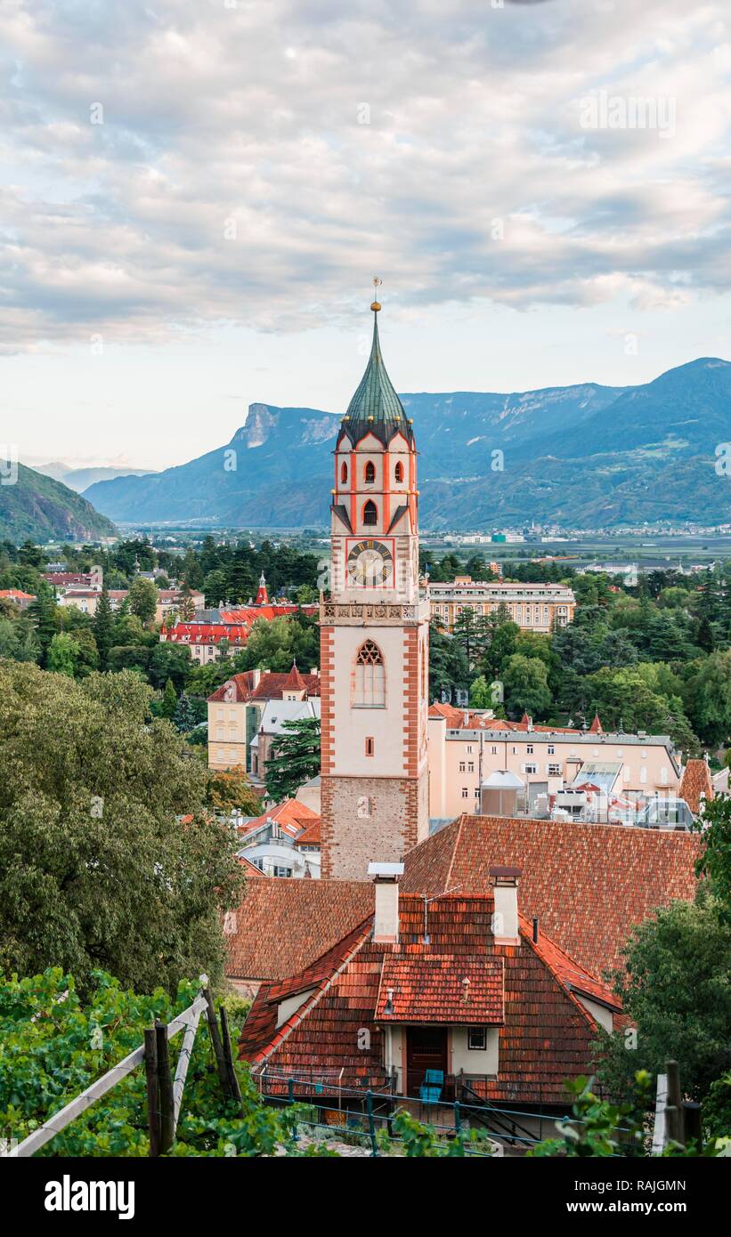 View from Tappeinerweg to Sankt Nikolaus parish church, Parrocchia San Nicolò, city view, old town, Meran, Trentino Stock Photo
