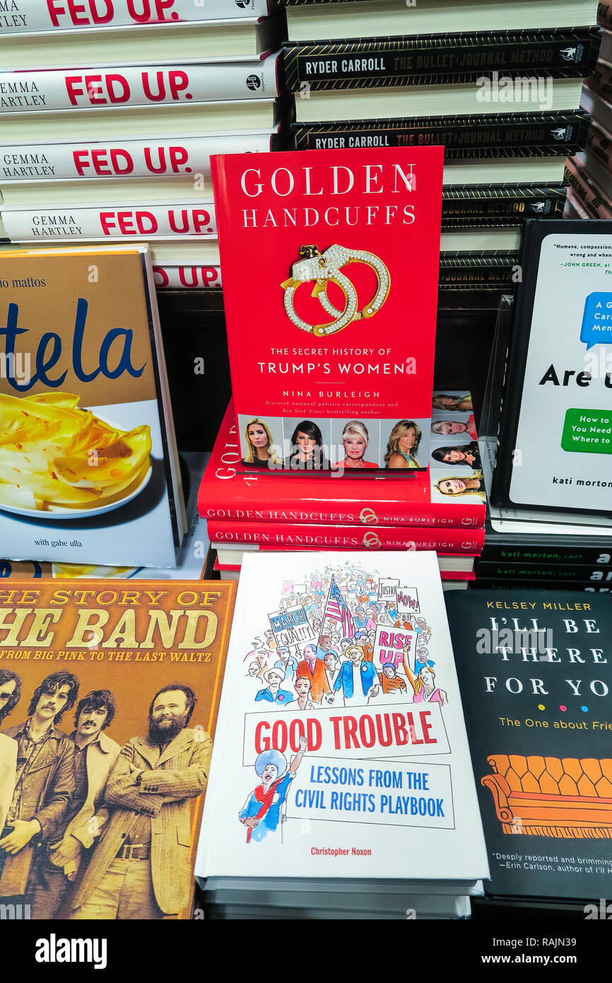 Barnes Noble Booksellers On Fifth Avenue Nyc Usa Stock Photo